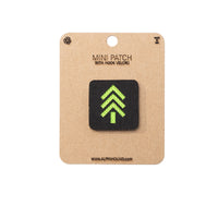 Mini patch with green tree design on a brown card with 'Alpinhound' branding.